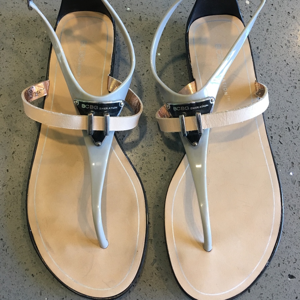 🌵3/$20 BCBGeneration Rubber and leather sandals